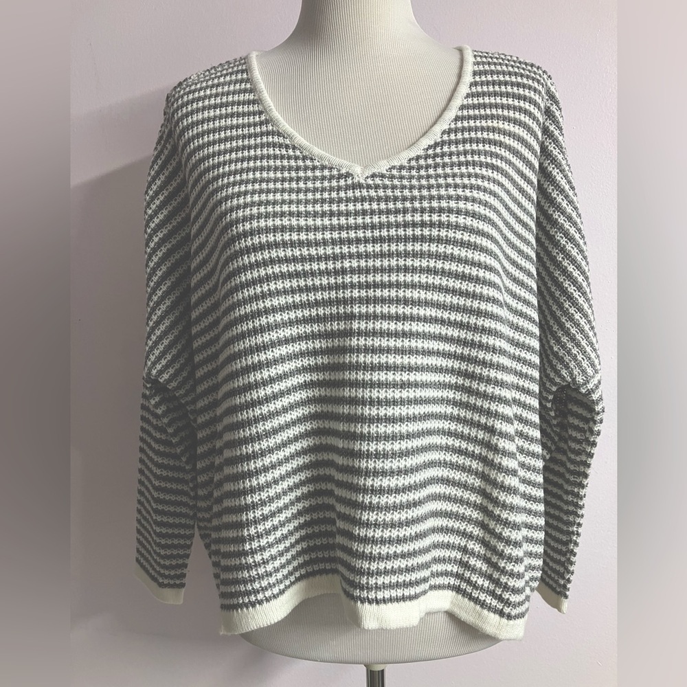 Altar’d State Women’s Pullover V Neck Loose Fit Sweater, Small, Gray/Cream White